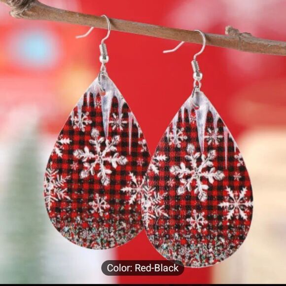 Christmas earrings snowflake plaid Pu leather dangle new e67 - Picture 1 of 3